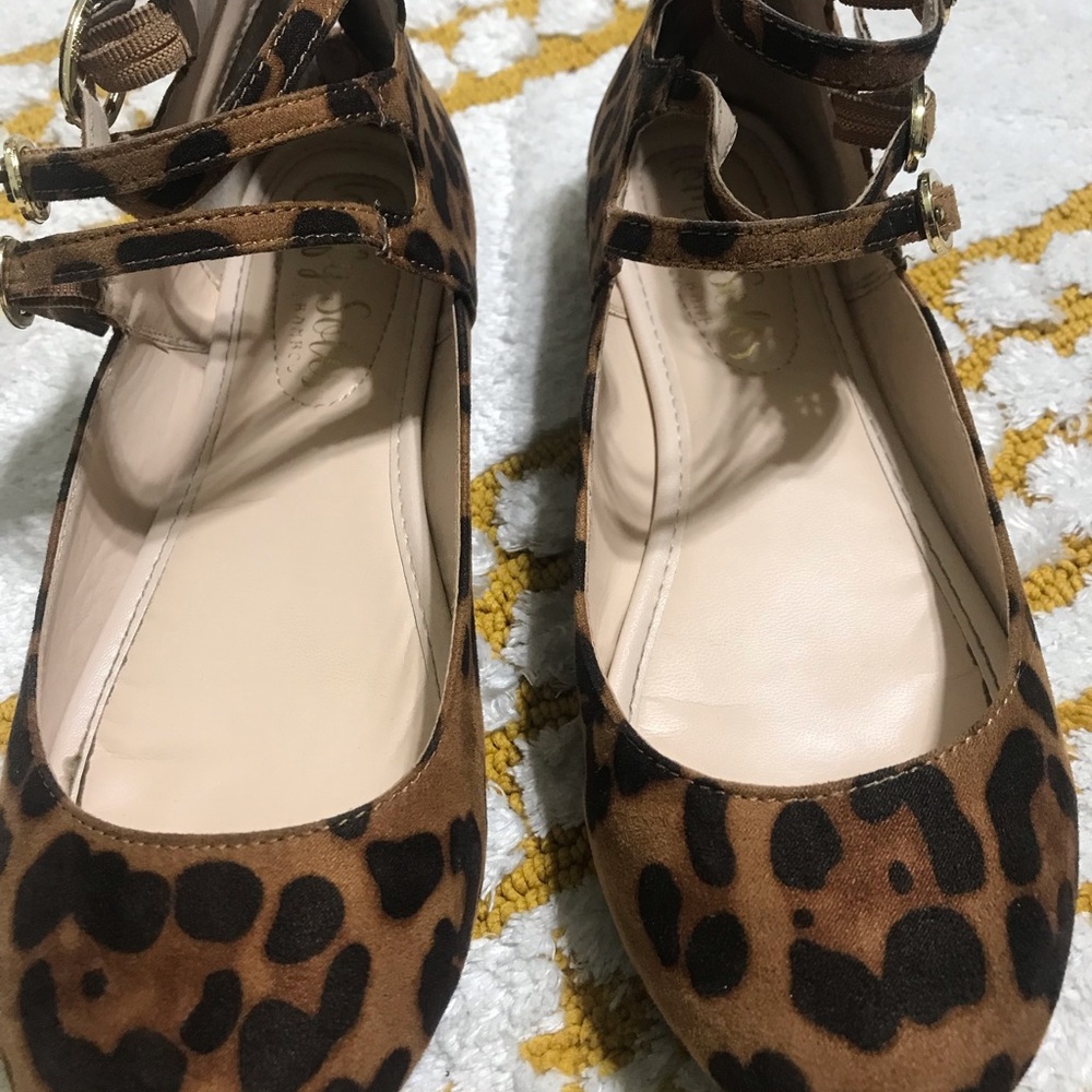 Leopard print flats